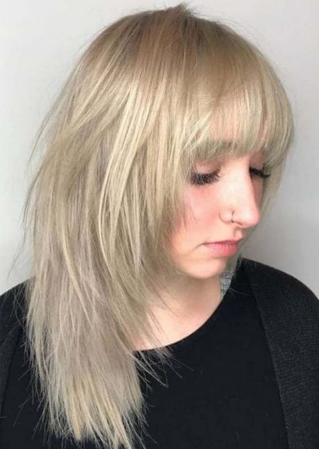 Medium blonde hairstyles 2019 medium-blonde-hairstyles-2019-69_2