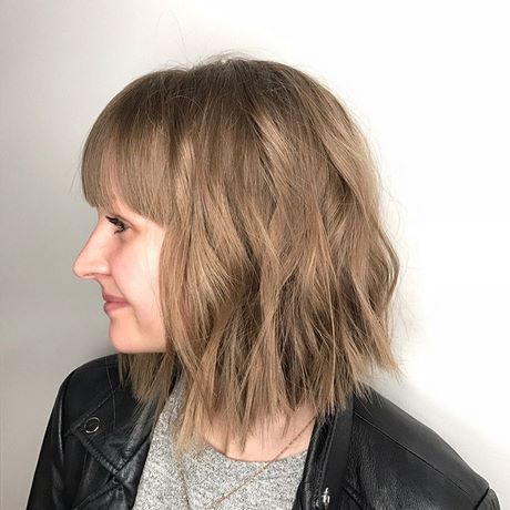 Medium layered haircuts with bangs 2019 medium-layered-haircuts-with-bangs-2019-19_14