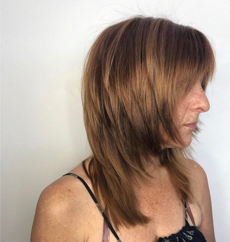 Medium layered haircuts with bangs 2019 medium-layered-haircuts-with-bangs-2019-19_18