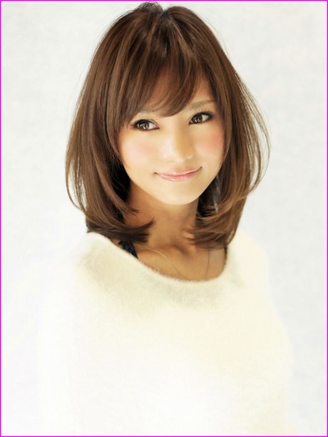 Medium length hair with bangs for round faces medium-length-hair-with-bangs-for-round-faces-12_15
