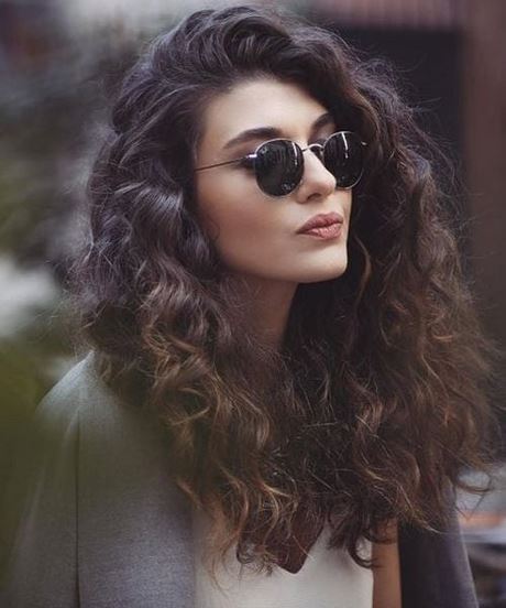 Popular curly hairstyles 2019 popular-curly-hairstyles-2019-44_18