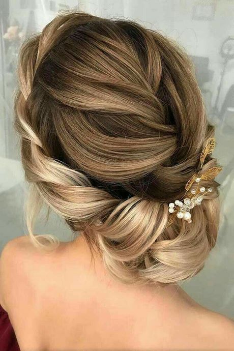 ﻿Updo hairstyles for prom 2019