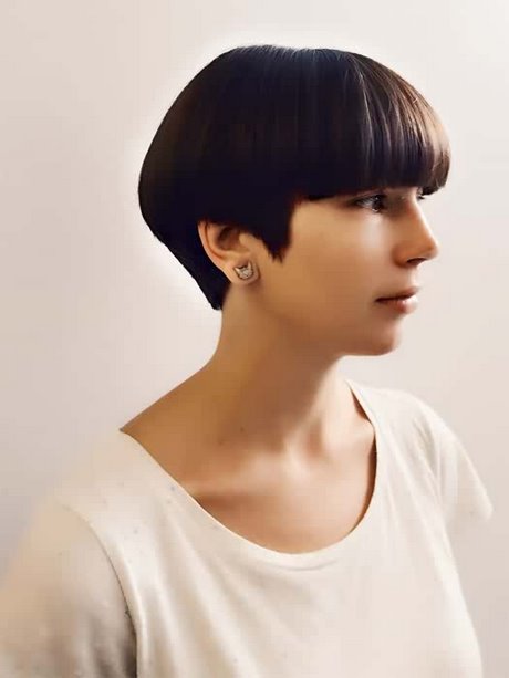 Fashionable short hairstyles for women 2023 fashionable-short-hairstyles-for-women-2023-27_12