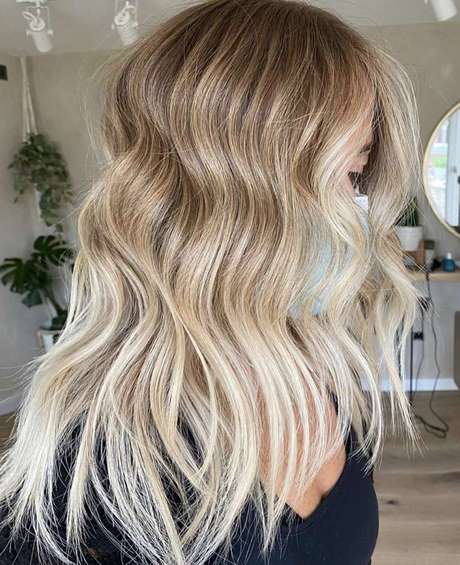 Hairstyles for long blonde hair 2023 hairstyles-for-long-blonde-hair-2023-50_2
