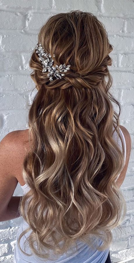 Hairstyles for long hair prom 2023 hairstyles-for-long-hair-prom-2023-08_12