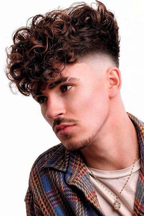 Popular curly hairstyles 2023 popular-curly-hairstyles-2023-44_5