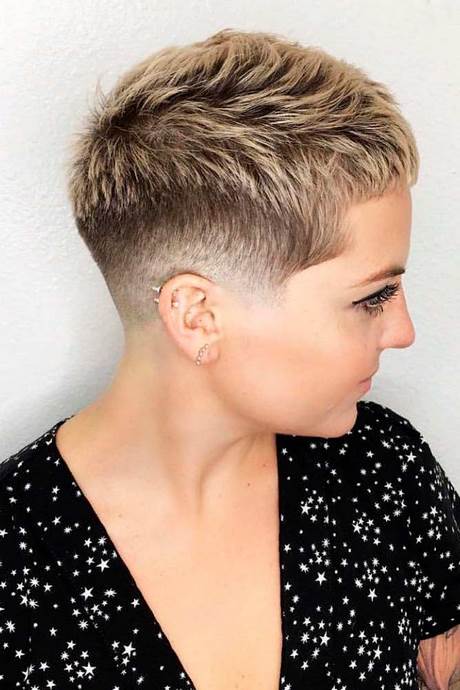 Short haircuts 2023 for round faces short-haircuts-2023-for-round-faces-38_4