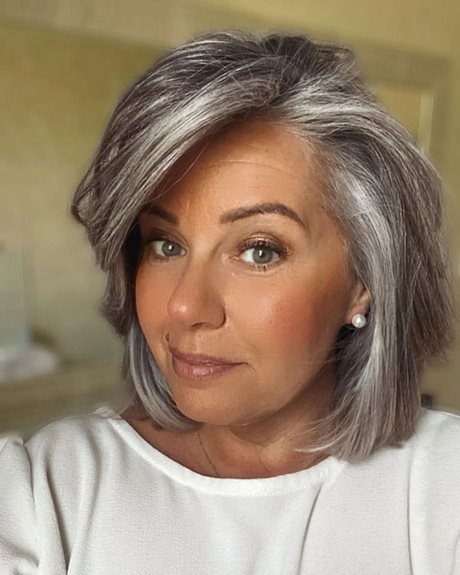 Short haircuts for women over 50 in 2023 short-haircuts-for-women-over-50-in-2023-00_9