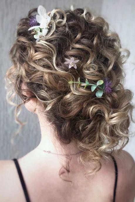 Short naturally curly hairstyles 2023 short-naturally-curly-hairstyles-2023-36_14