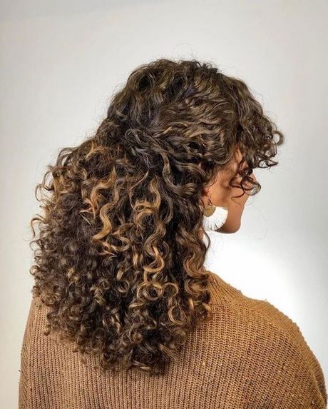 Trendy hairstyles for curly hair 2023 trendy-hairstyles-for-curly-hair-2023-51