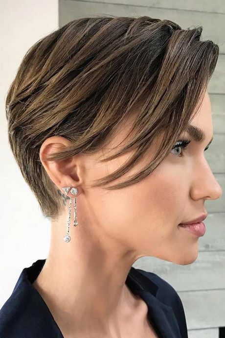 Very short hairstyles for round faces 2023 very-short-hairstyles-for-round-faces-2023-13_12