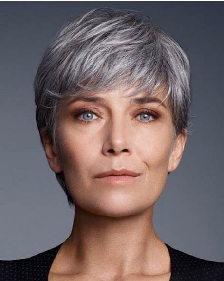 2022 hairstyles for women over 50