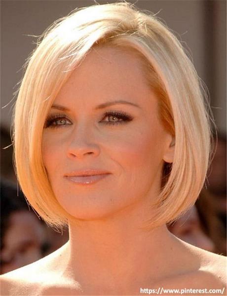 2022 hairstyles for women over 50