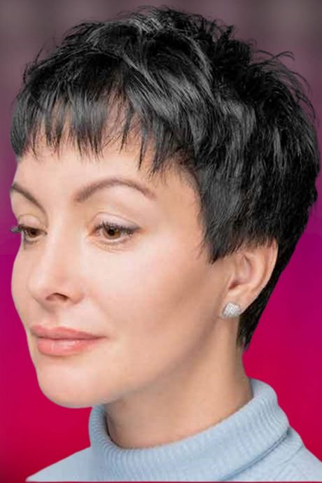 2022 short hairstyles for women over 40
