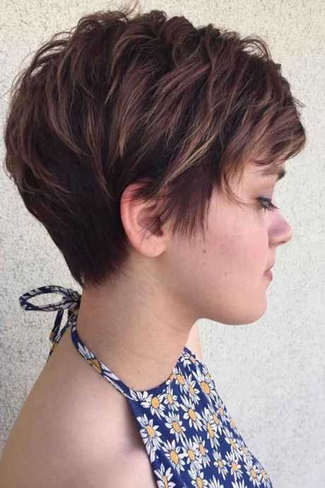 2022 short hairstyles with bangs