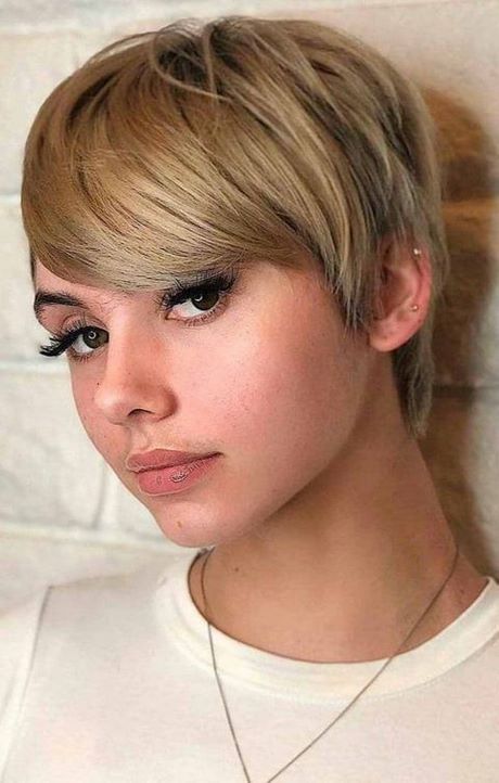 Cropped hairstyles 2022 cropped-hairstyles-2022-56_12