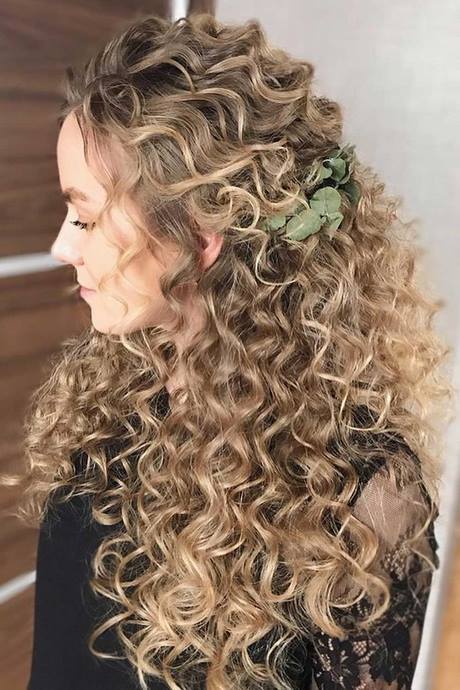 Curly hairstyles 2022 curly-hairstyles-2022-01_12