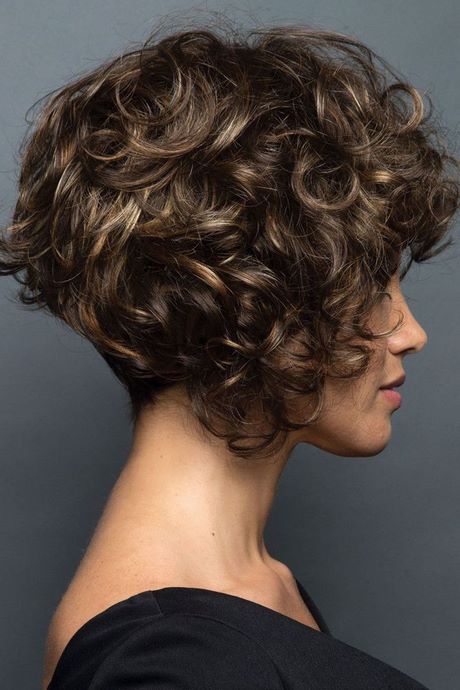 Curly short hairstyles 2022 curly-short-hairstyles-2022-99_18