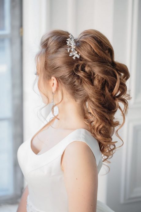 Hairstyle for bride 2022
