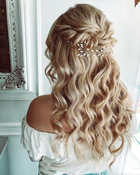Hairstyles for prom 2022 hairstyles-for-prom-2022-63_17