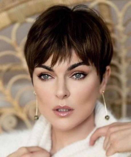 Latest short hairstyle for women 2022 latest-short-hairstyle-for-women-2022-54_9