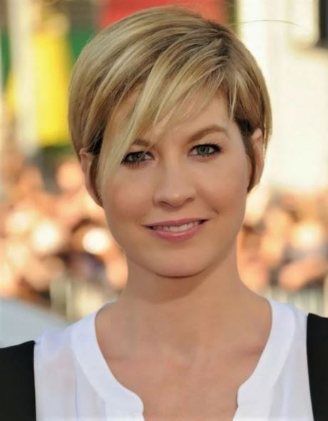 Short haircuts 2022 trends