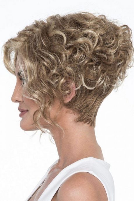 Short haircuts for curly hair 2022 short-haircuts-for-curly-hair-2022-80_8