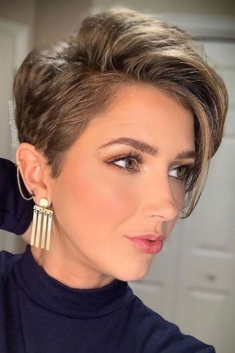Short hairstyle trends 2022