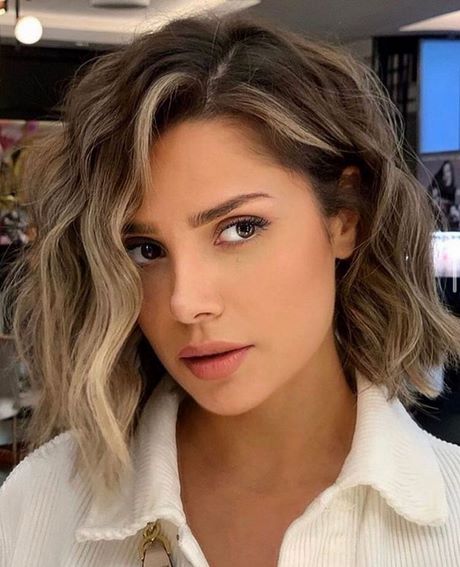 Short hairstyles for wavy hair 2022 short-hairstyles-for-wavy-hair-2022-15