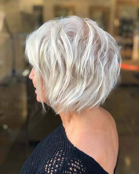 Short hairstyles for women 2022