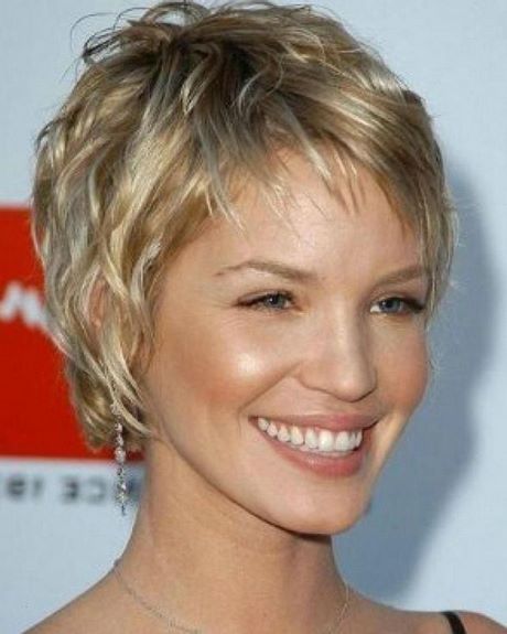 Short hairstyles for women over 50 for 2022