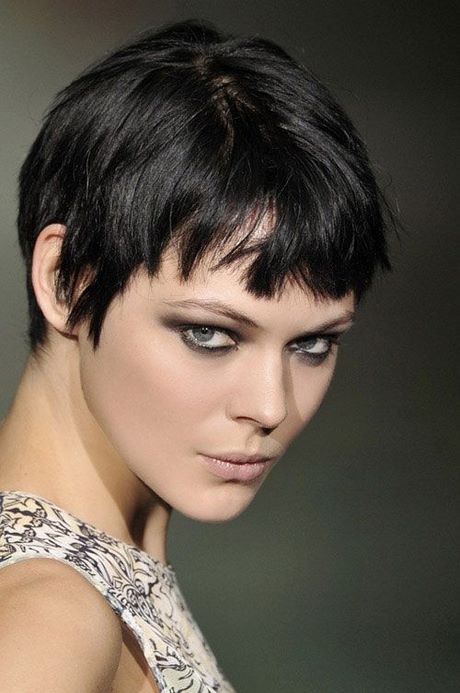 Trendy short haircuts for women 2022