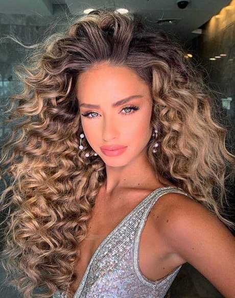 Curly hairstyles for long hair 2020 curly-hairstyles-for-long-hair-2020-03_10
