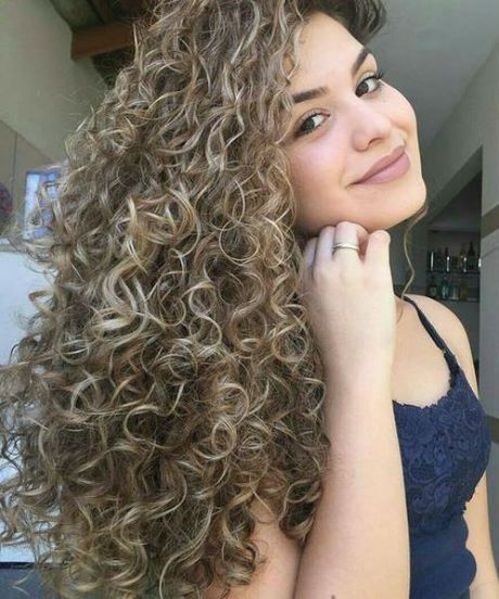 Curly hairstyles for long hair 2020 curly-hairstyles-for-long-hair-2020-03_15
