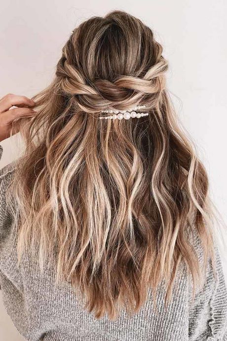 Cute prom hairstyles for long hair 2020 cute-prom-hairstyles-for-long-hair-2020-37_12