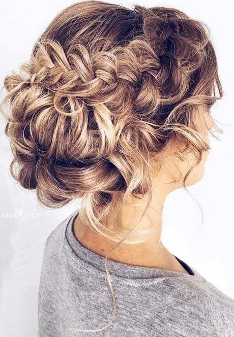 Cute prom hairstyles for long hair 2020 cute-prom-hairstyles-for-long-hair-2020-37_4
