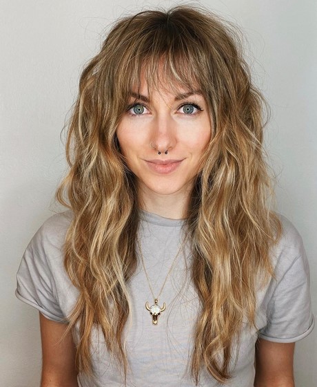 Hairstyles for long hair with fringe 2020 hairstyles-for-long-hair-with-fringe-2020-36_4