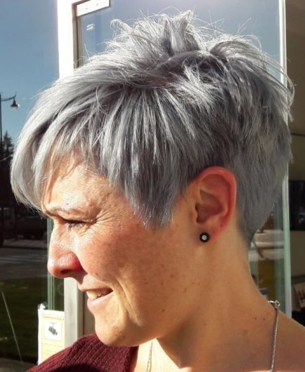 Short haircuts for women over 50 in 2020 short-haircuts-for-women-over-50-in-2020-37_7