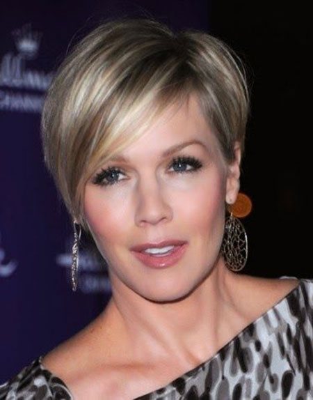 Short hairstyle 2020 for round face short-hairstyle-2020-for-round-face-04_9