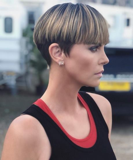 Short hairstyles 2020 with bangs short-hairstyles-2020-with-bangs-90_17