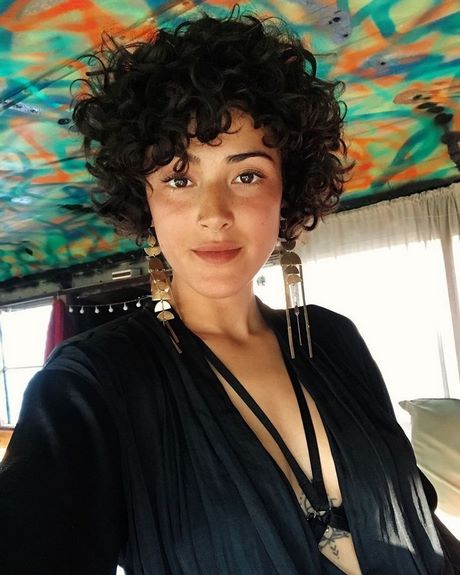 Styles for short curly hair 2020 styles-for-short-curly-hair-2020-31_9