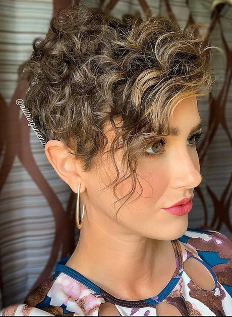 Trendy short curly hairstyles 2020 trendy-short-curly-hairstyles-2020-07