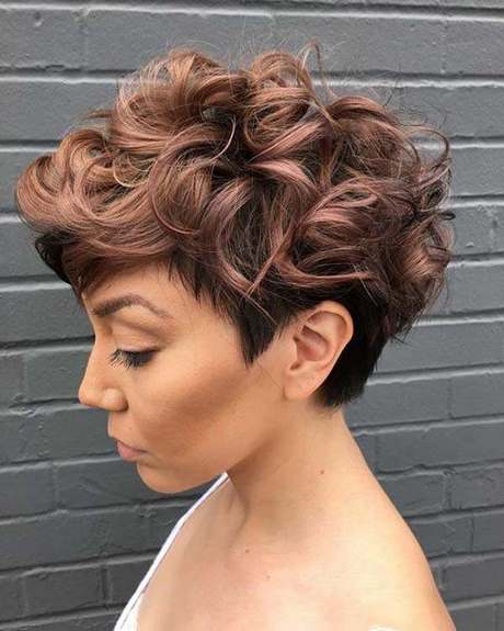 Trendy short curly hairstyles 2020 trendy-short-curly-hairstyles-2020-07_2