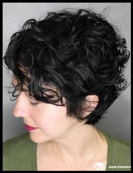 Trendy short curly hairstyles 2020 trendy-short-curly-hairstyles-2020-07_3