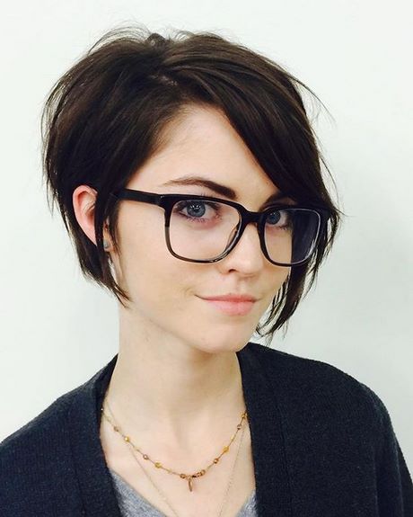 Very short hairstyles for round faces 2020 very-short-hairstyles-for-round-faces-2020-05_19