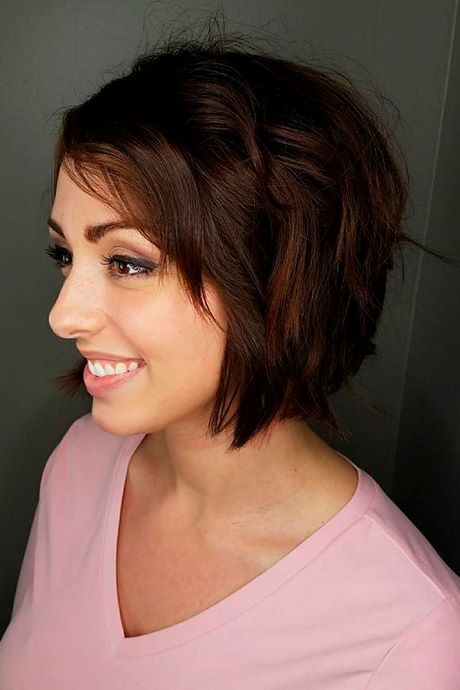 Best haircut for round face female 2021