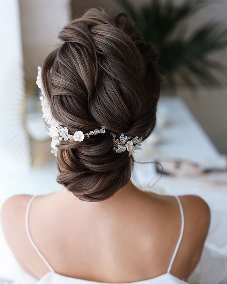 Bridal hairstyle 2021