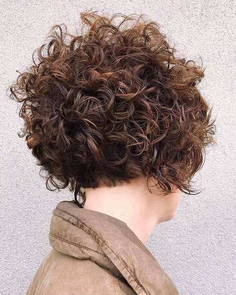 Curly haircuts 2021 curly-haircuts-2021-82_5