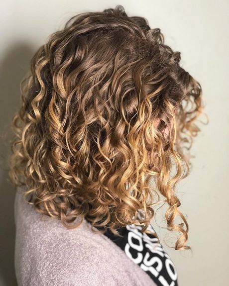 Curly medium length hairstyles 2021