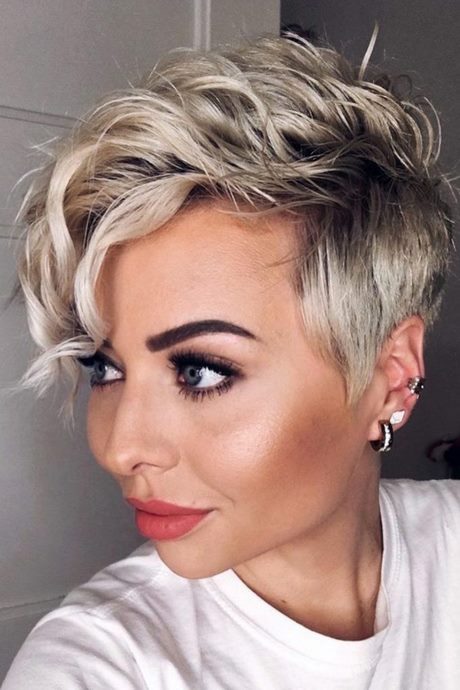 Fashionable short hairstyles for women 2021 fashionable-short-hairstyles-for-women-2021-77_12